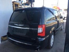Chrysler Town and Country  2012