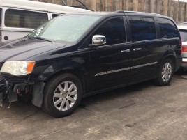 Chrysler Town and Country Chrysler Town And Country 2014 2013